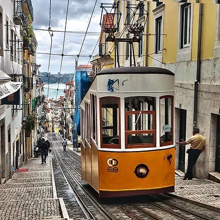 Lisbon Lovers-2
